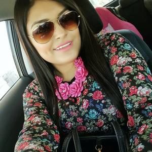 Meet your Posher, Yaneth