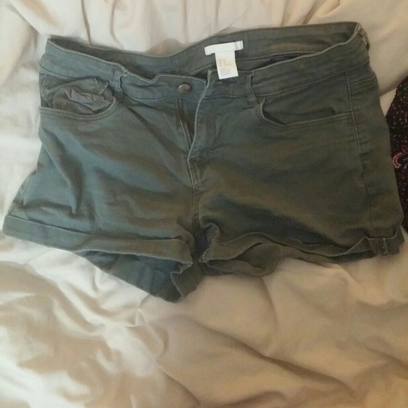H&M green shorts