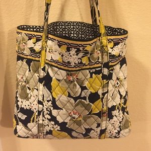 Simple Vera Bradley mini tote