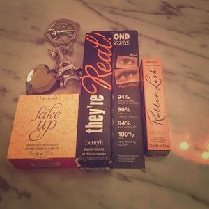 Benefit cosmetics✨💅🏼👛💄