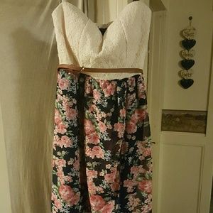 Flowered lace dress