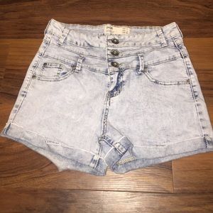 Light wash shorts! never been worn