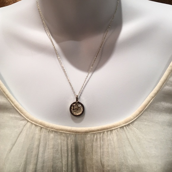 Silver star with crystal pendant Necklace - Picture 2 of 4