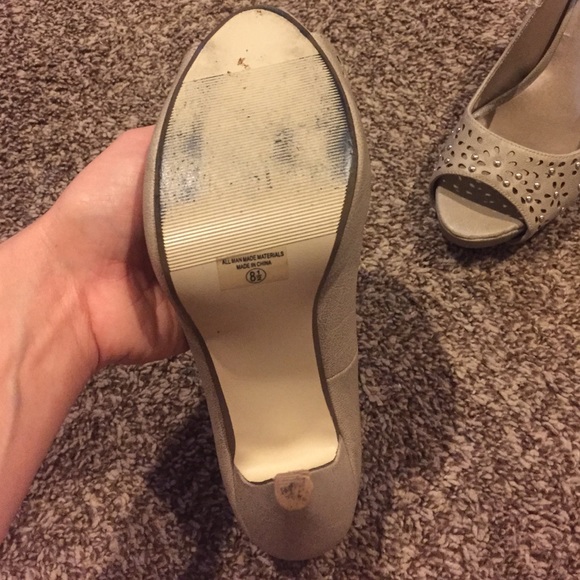 Heels - Picture 4 of 4