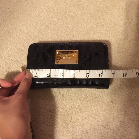 ❌SOLD❌ Michael Kors Wristlet - Picture 4 of 4