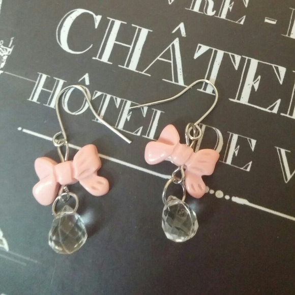 SOLD Bow earrings