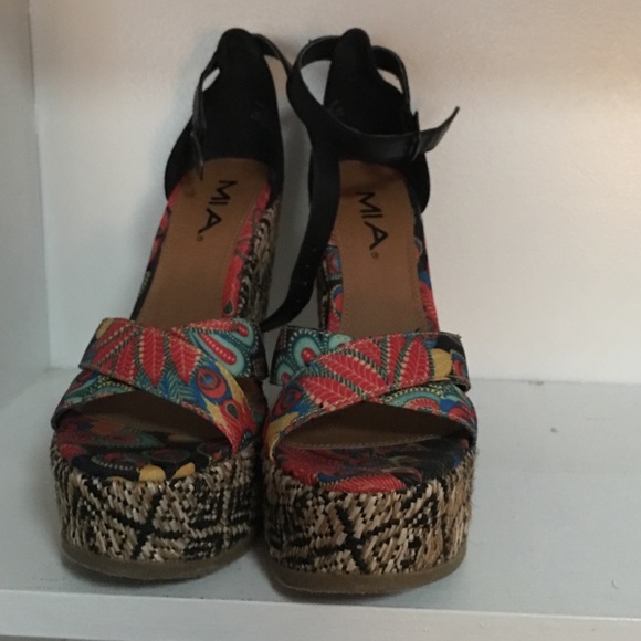 Platform sandal - Picture 2 of 4