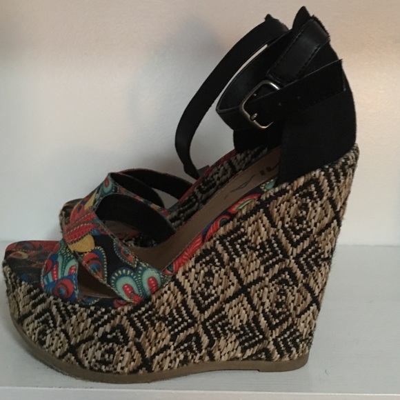 Platform sandal - Picture 3 of 4