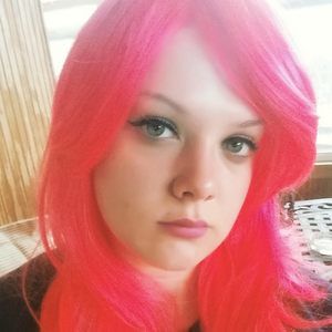 Meet your Posher, Caitlin