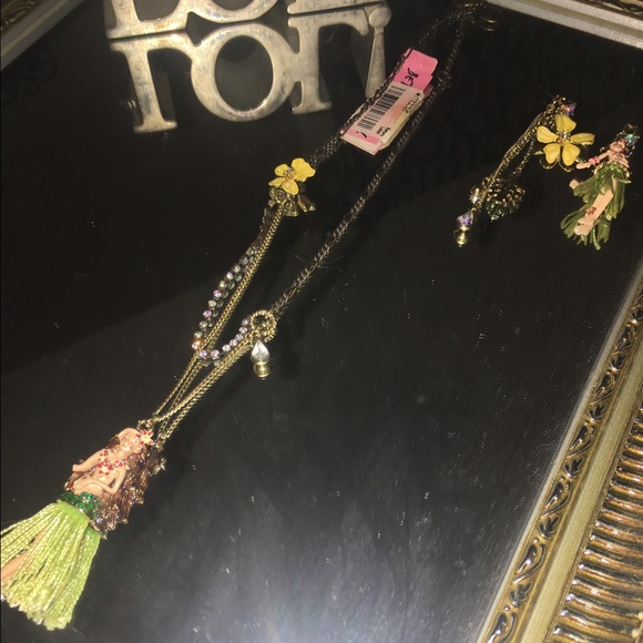 Betsey Johnson necklace & matching earrings