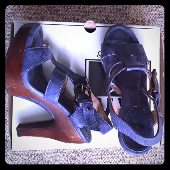 Frye Tamara Bucket T Sandal