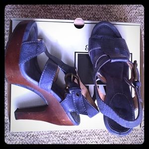 Frye Tamara Bucket T Sandal