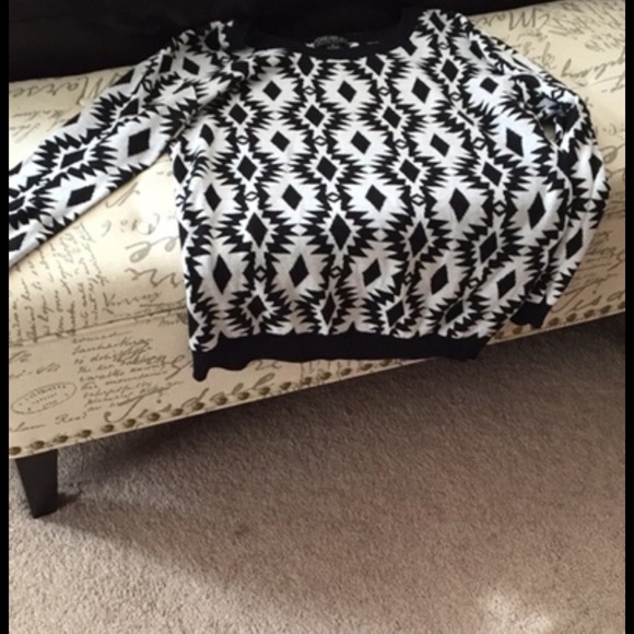 Tribal Pattern Sweater - Picture 1 of 3