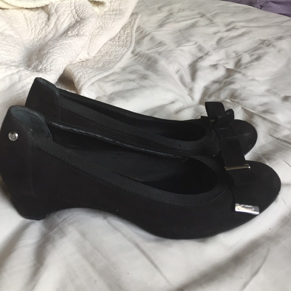 Black Dana Buchman Heels - Picture 2 of 3