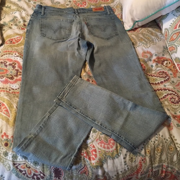 Light wash Levi low waist jeans