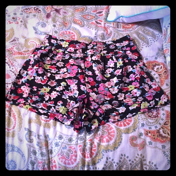 Floral flare shorts