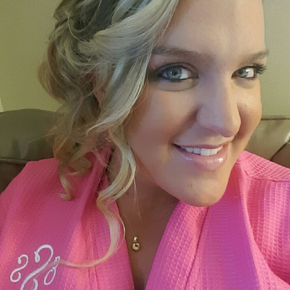 Meet your Posher, Elissa
