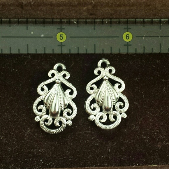 Hand cast silver earrings.CLOSING SHOP . DISCOUNTS - Picture 2 of 3
