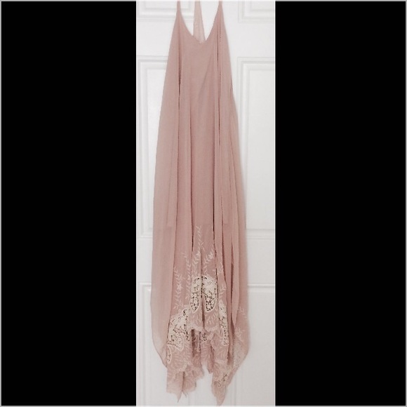 NWT Alice + Olivia Embroidered Handkerchief  Maxi!