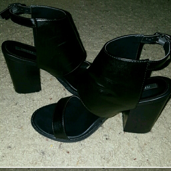 F21 black and tan heels