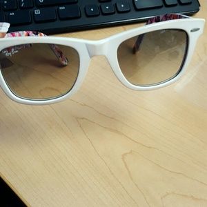White Ray Ban Wayfarers