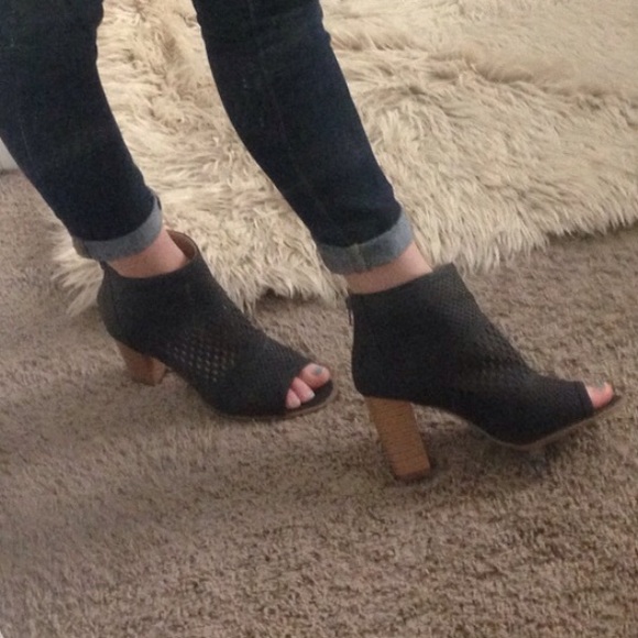 🆕•HOST PICK• Dark Gray Open Toe Ankle Booties - Picture 4 of 4