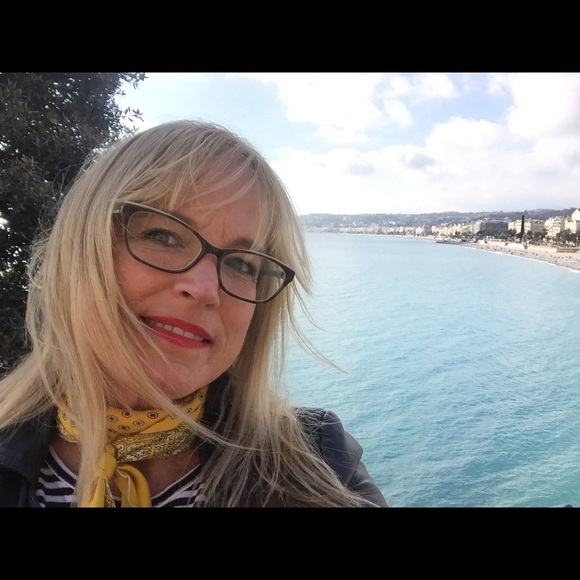 Meet your Posher, Kim | EUC - Picture 4 of 4