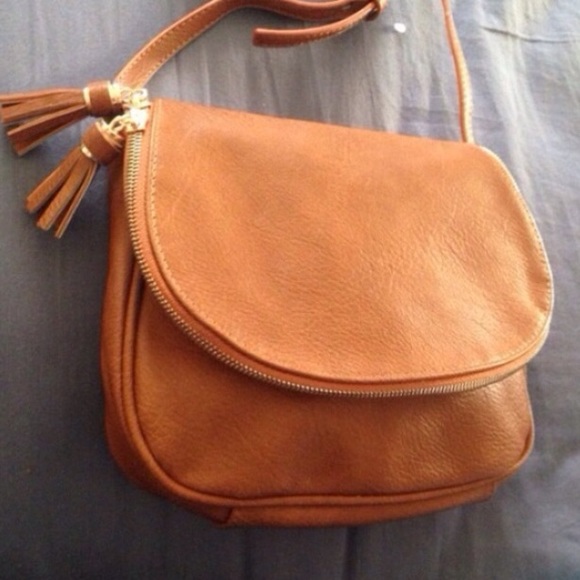 🆕 •FINAL SALE• 5🌟 Vegan Leather Crossbody Bag - Picture 3 of 4