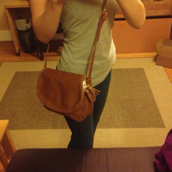 🆕 •FINAL SALE• 5🌟 Vegan Leather Crossbody Bag - Picture 4 of 4