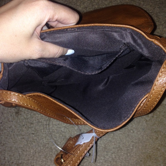 🆕 •FINAL SALE• 5🌟 Vegan Leather Crossbody Bag - Picture 2 of 4