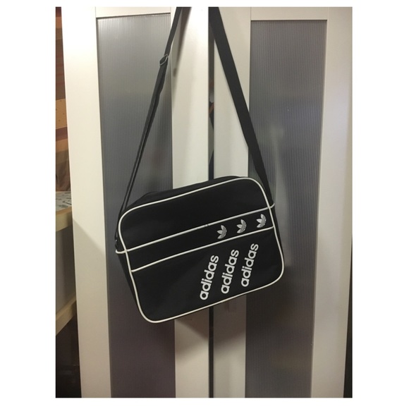 Adidas Classic Messenger bag
