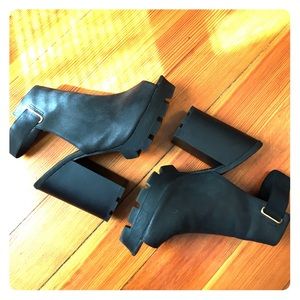 Textured pattern Platform heels