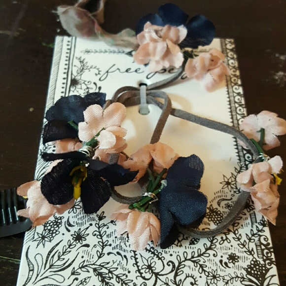 Free People flower hair accessory - Picture 2 of 3