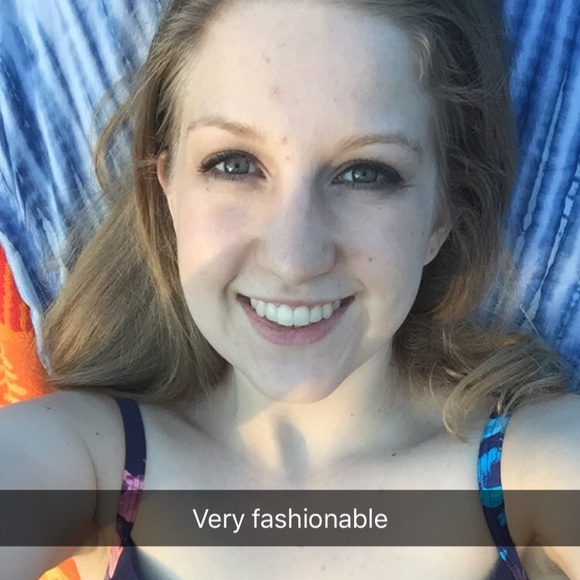 Meet your Posher, Elli - Picture 1 of 1