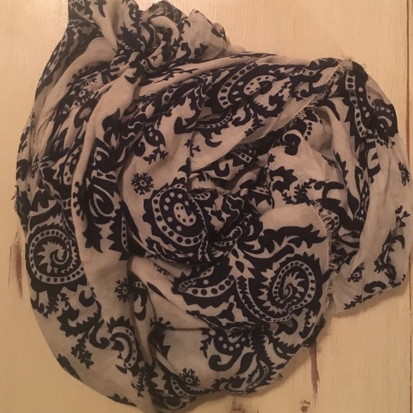 Off-White & Navy Blue Lightweight Scarf