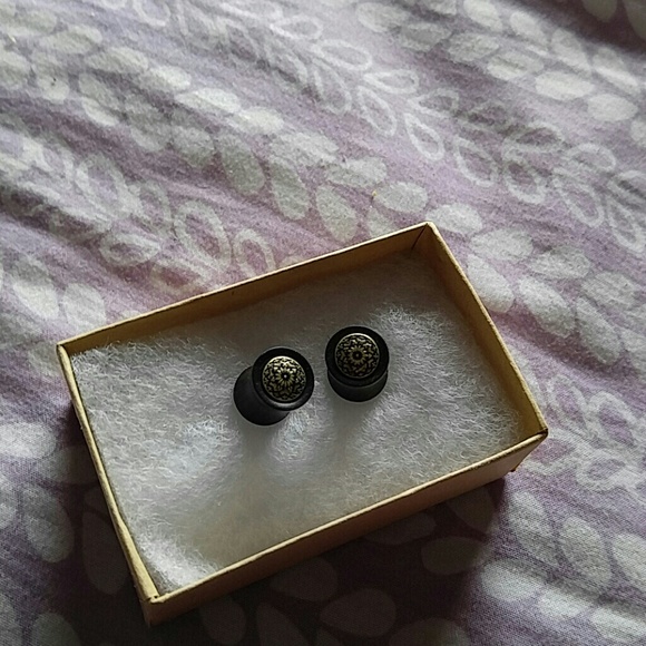 Size 0 gauge wooden plugs