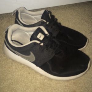 Nike roshes
