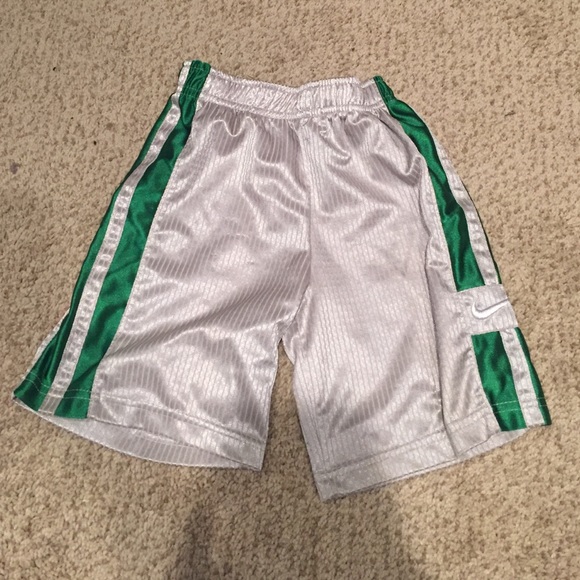 Nike Short 4 Gray and Green