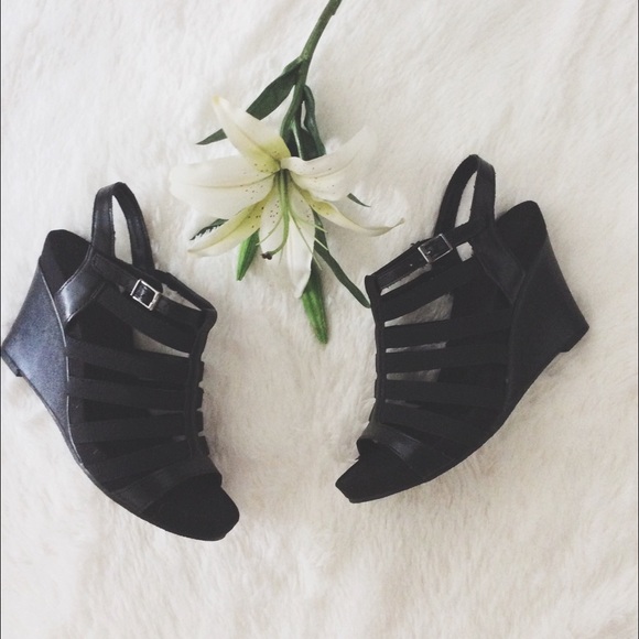 AEROSOLES Shoes - Black Memory Foam Wedges