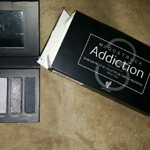 Younique eyeshadow pallet 3