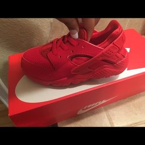 Red huaraches