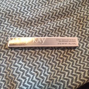 Mary Kat lip liner caramel