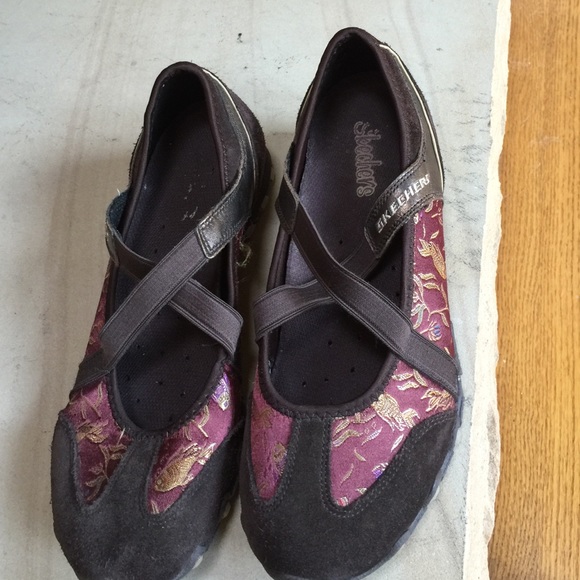 Sketchers slip on sneaks