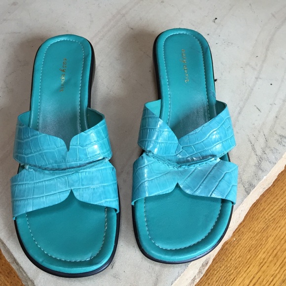 Easy Spirit slip on shoes