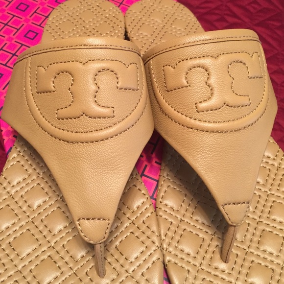 🆕Tory Burch "Fleming" (tan) Leather Sandal. NWT - Picture 3 of 4