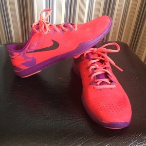 Woman's training shoes