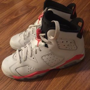 Size 5.5 boys or 7.5 women's Jordans new condition