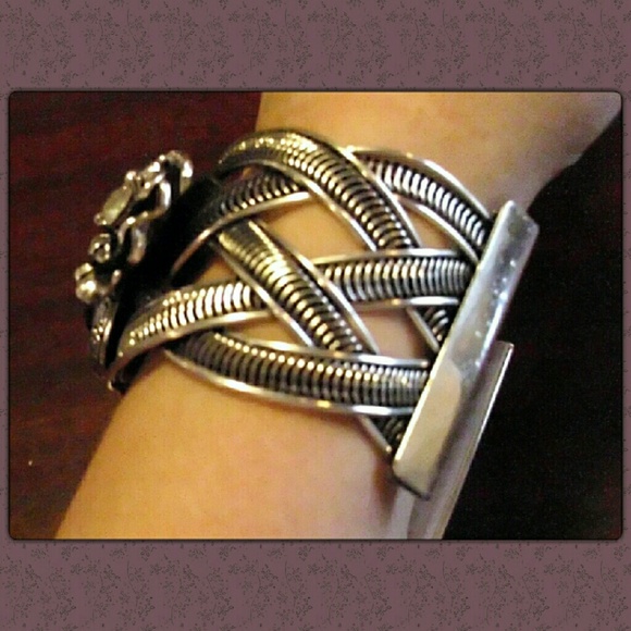 ⏩LAST ONE!⏪💕💕BLACK GEM AND ROSE BANGLE💕💕 - Picture 3 of 3