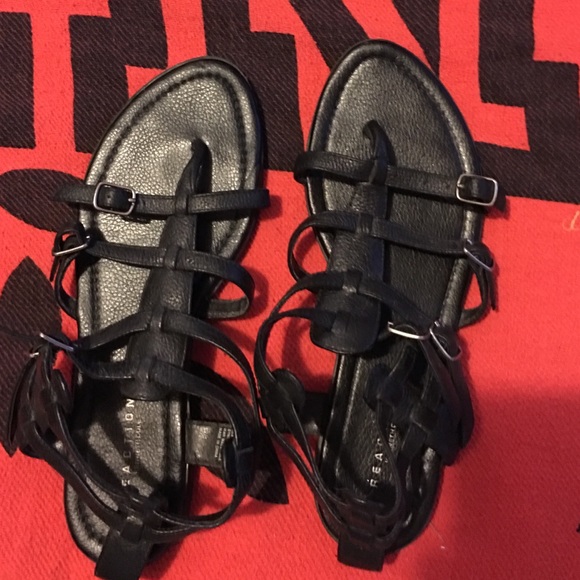 Black Kenneth Cole reaction gladiators