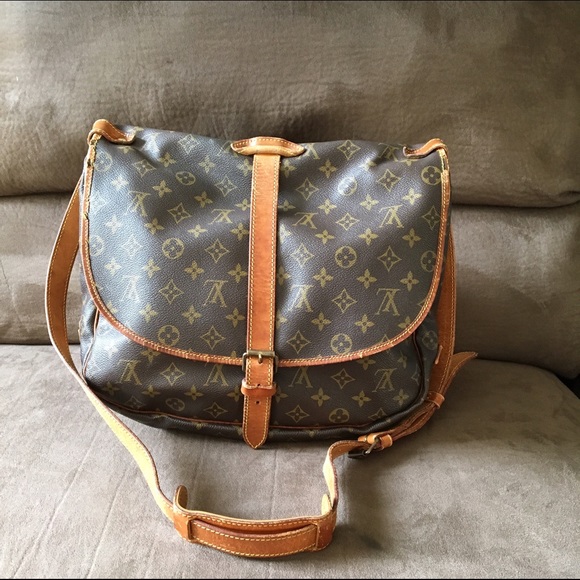 😭 SOLD! LV Saumur 35